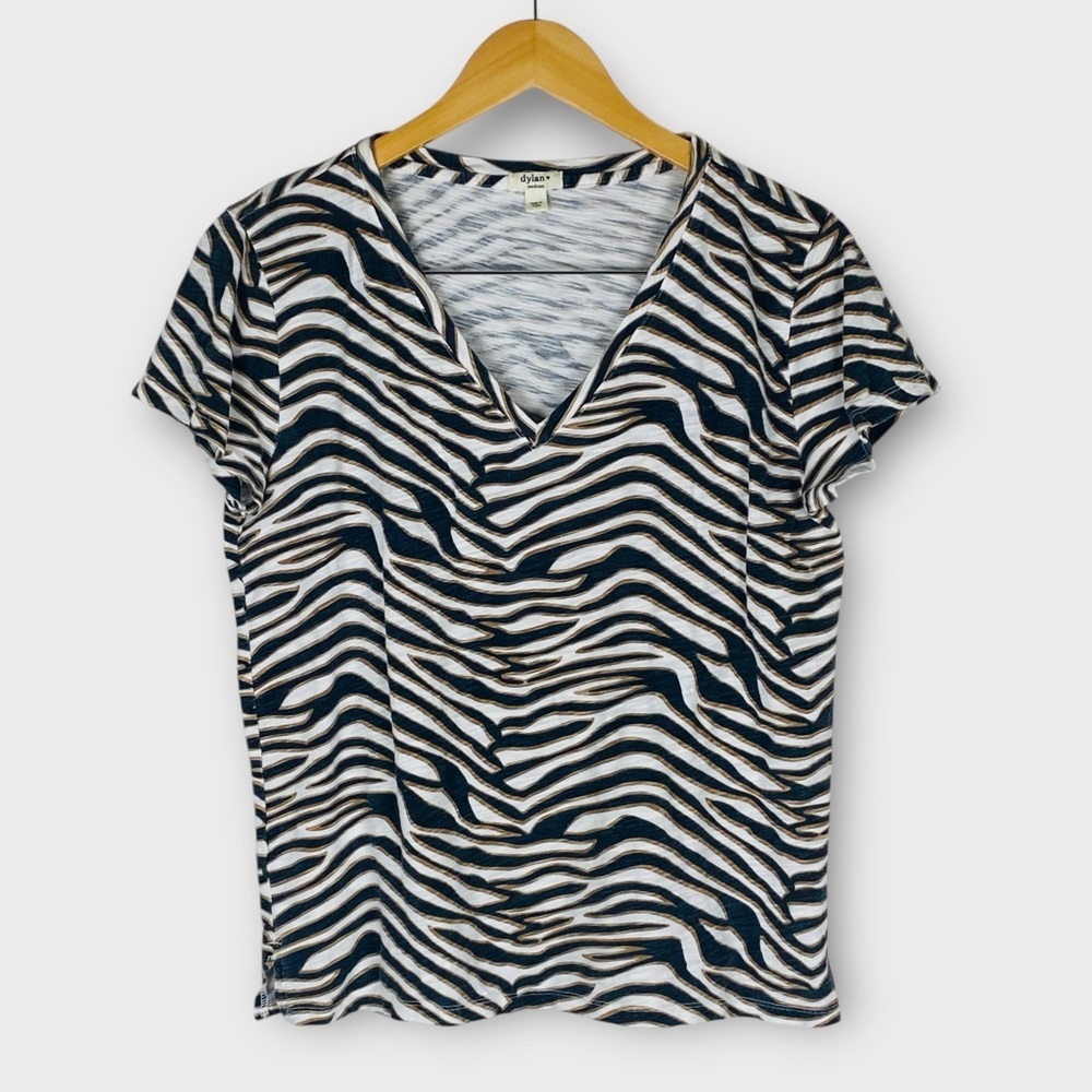 Dylan Anthropologie Zebra Print V Neck Short Sleeve Top size Medium​